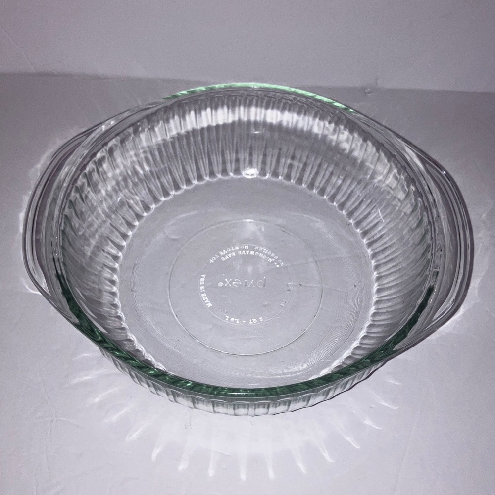 Pyrex Ribbed Glass Round Baking Dish 9x3”